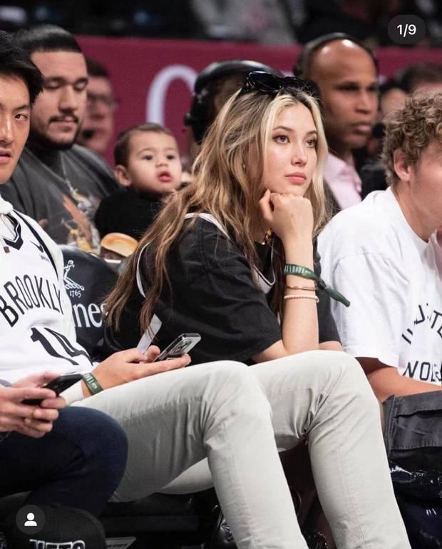 谷爱凌|谷爱凌现身NBA赛场 穿球衣配黑丝小秀性感风