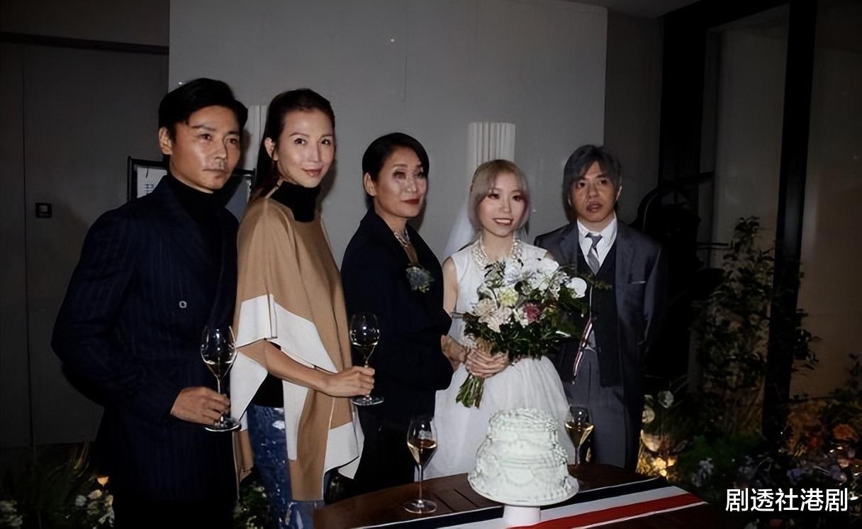 蔡少芬|恭喜!香港“女版成龙”嫁女,一对新人相恋多年,现场星光熠熠