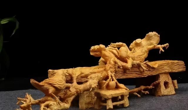 黄之炫，杨之雄，木之雅，雕之精，此乃黄杨木也！