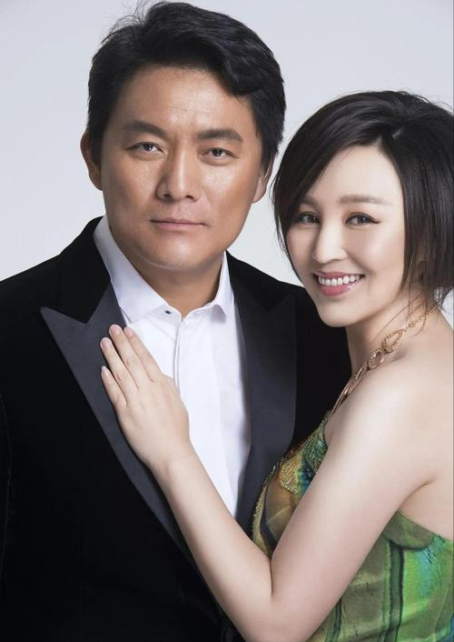 演员岳丽娜：19岁与导演裸婚连生3胎，如今丈夫用7部剧将她捧红