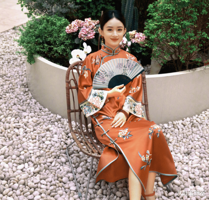 赵丽颖首晒与儿子合照！想想抱妈妈脖子踢腿，曝冯妈曾求女方复婚