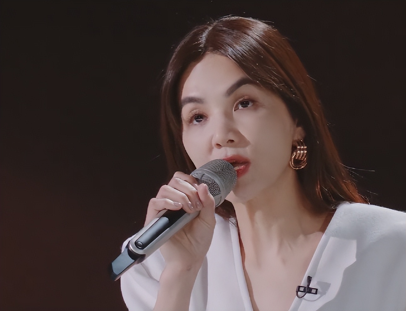 浪姐4|《浪姐4》初舞台落幕:贾静雯未进前十,谢娜第四,第一名太狠了