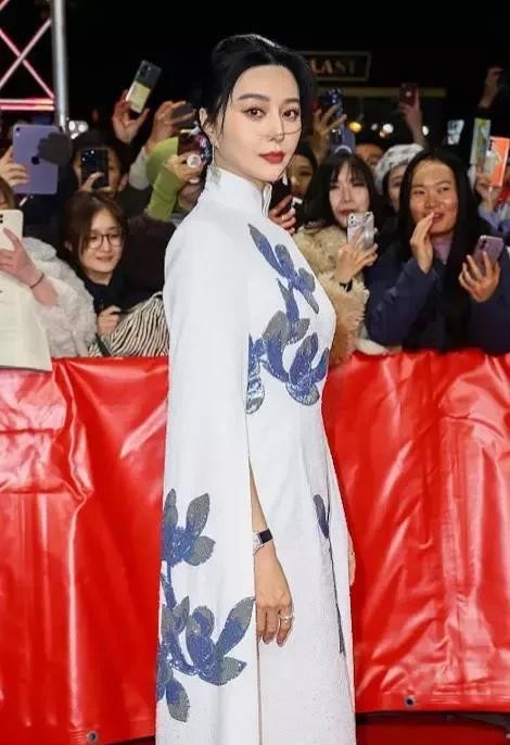 范冰冰|范冰冰高调复出，出现在巴黎时装周艳压群芳，与前经纪人的故事