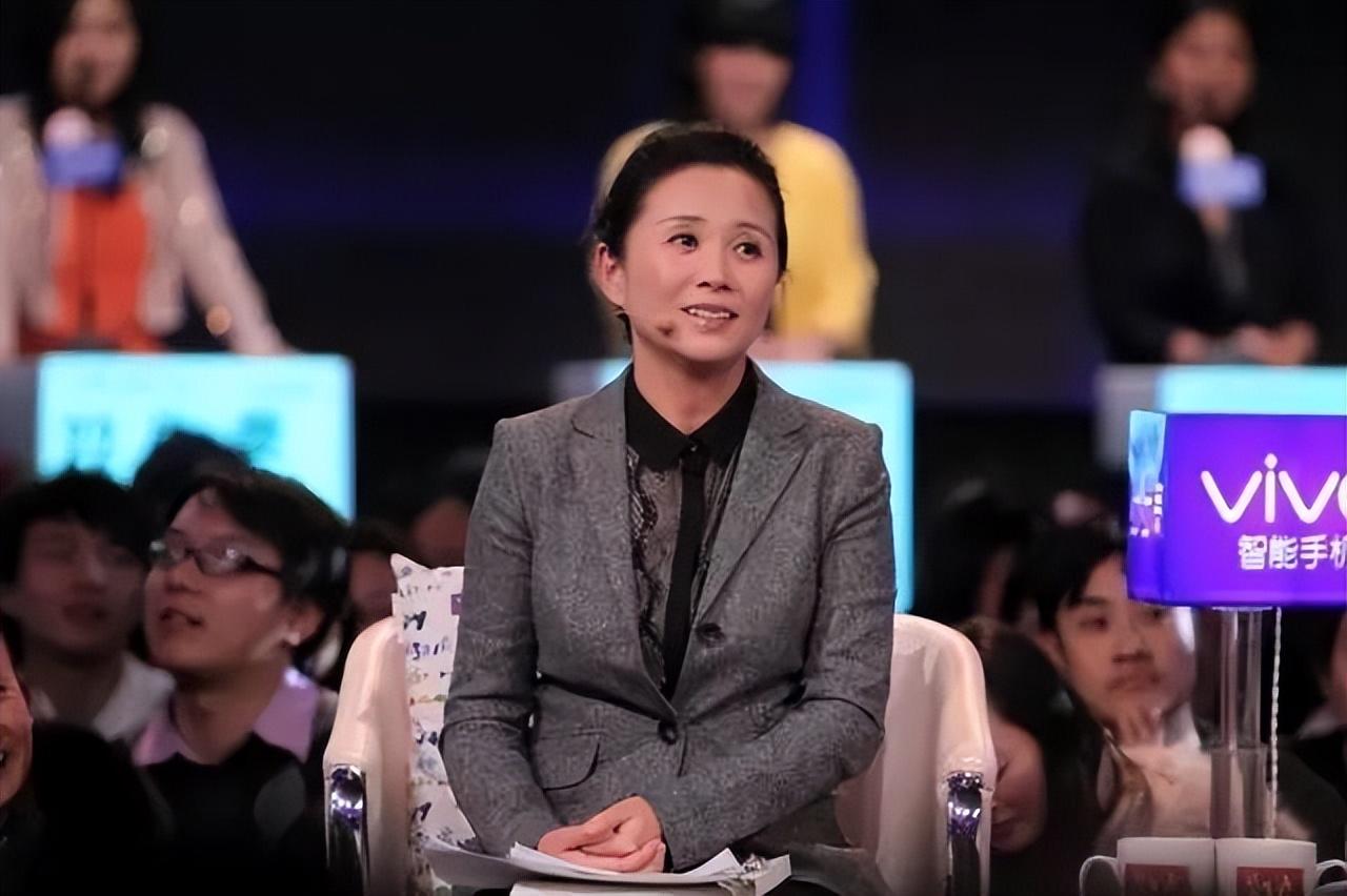 黄菡|时隔7年荧幕露脸，却判若两人这还是《非诚勿扰》里的黄菡吗？