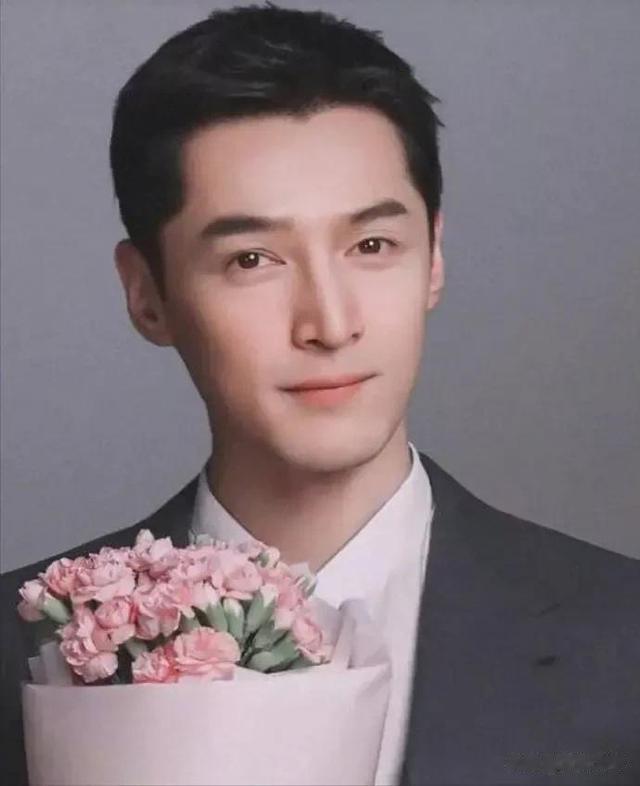 胡歌|胡歌当了爸爸梦想成真，曾讲：40岁之前成家，否则和孩子玩不动了