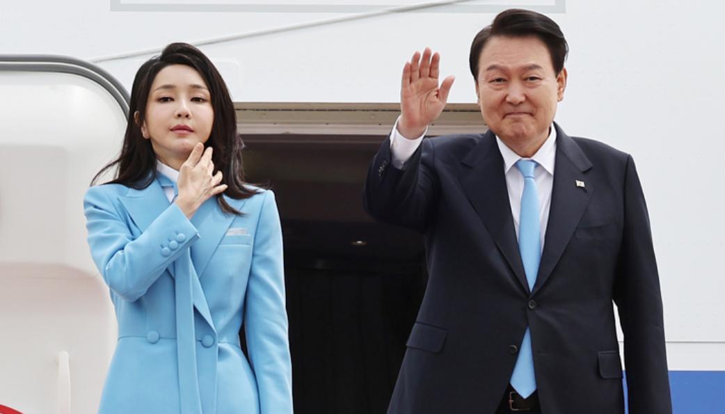 李雪主 韩国夫人访美第一天就美翻！挽起长发娃娃脸好富态，还撞脸李雪主