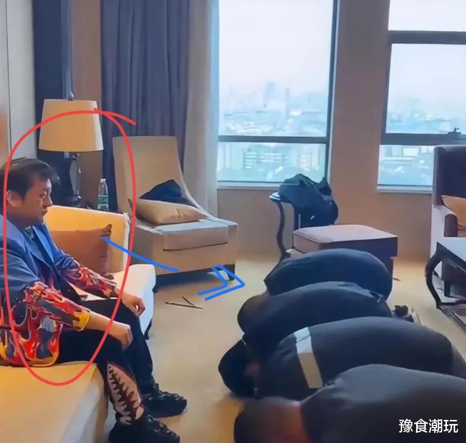 大张伟|杨臣刚近况!身材发福,眼神呆滞,狂收4个徒弟,精神状态引热议