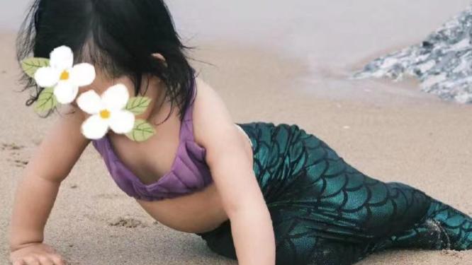杨子姗|杨子姗晒女儿美人鱼装扮，戏称她为胖头鱼，阿喜走路不稳摔倒大哭