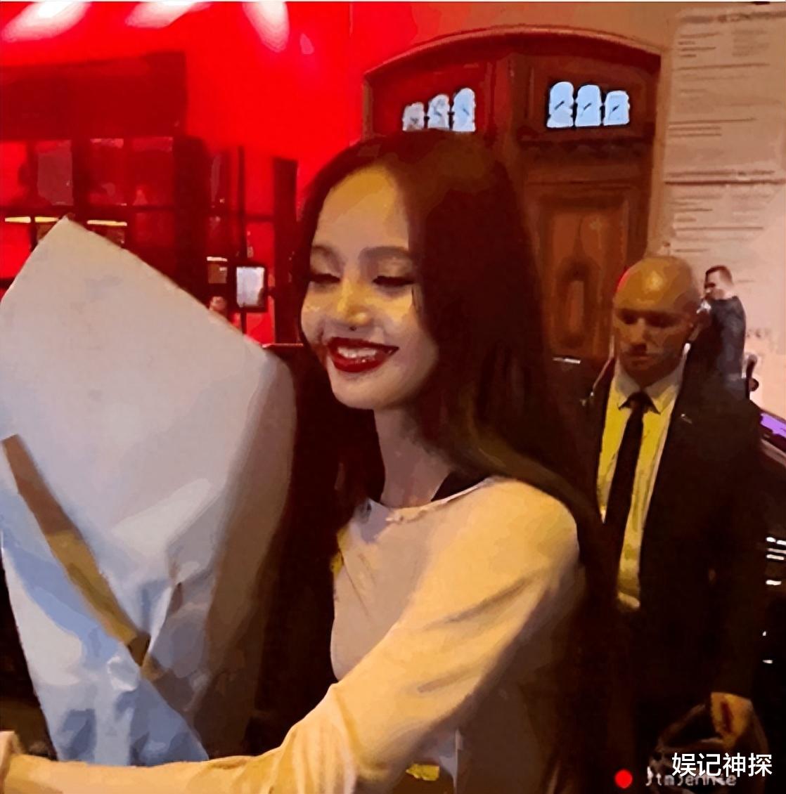 Lisa疯马秀风波升级！杨颖张嘉倪看演出遭炮轰无脑，徐娇的发声一针见血