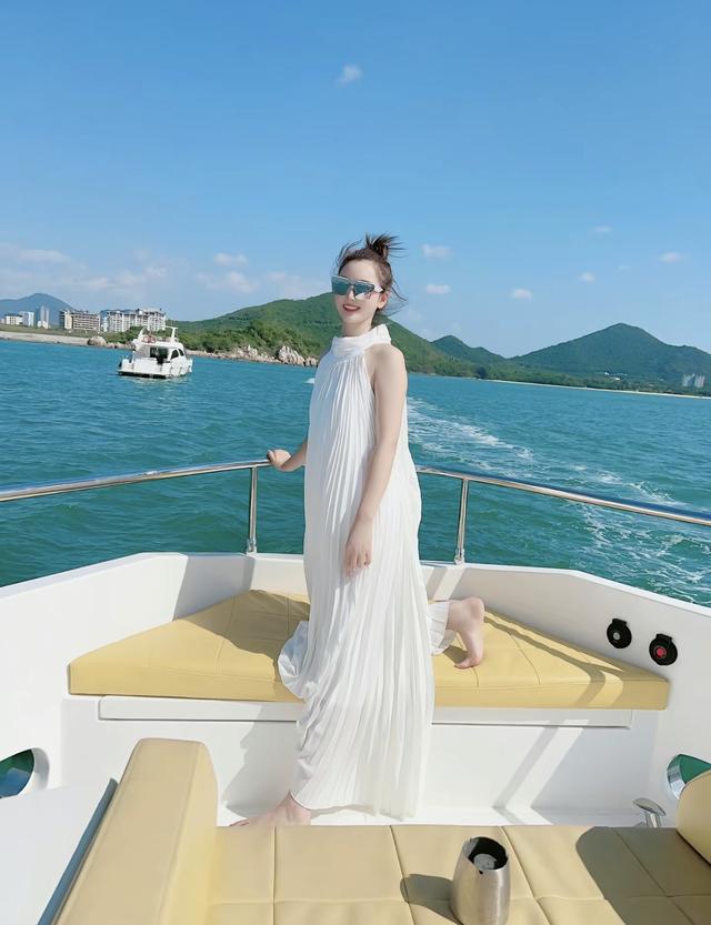 谢孟伟|嘎子谢孟伟娇妻疑出轨转移财产!男方住农村土屋,女方坐千万游艇!