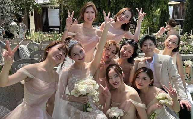 何超莲|何超莲窦骁婚礼出现蝴蝶，怀念何鸿燊陈婉珍落泪，首次晒婆婆照片