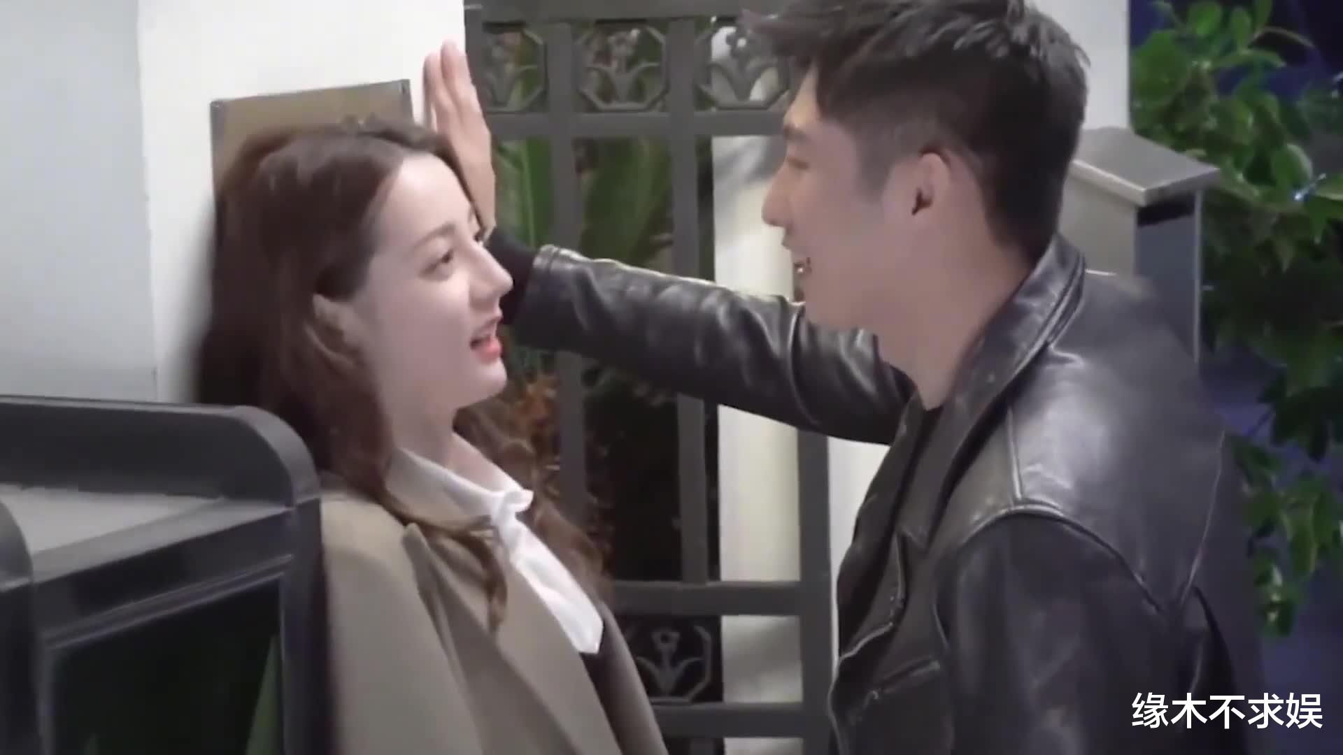 黄景瑜前妻再曝大瓜，控黄景瑜在姥姥丧期出轨，和女明星开房！