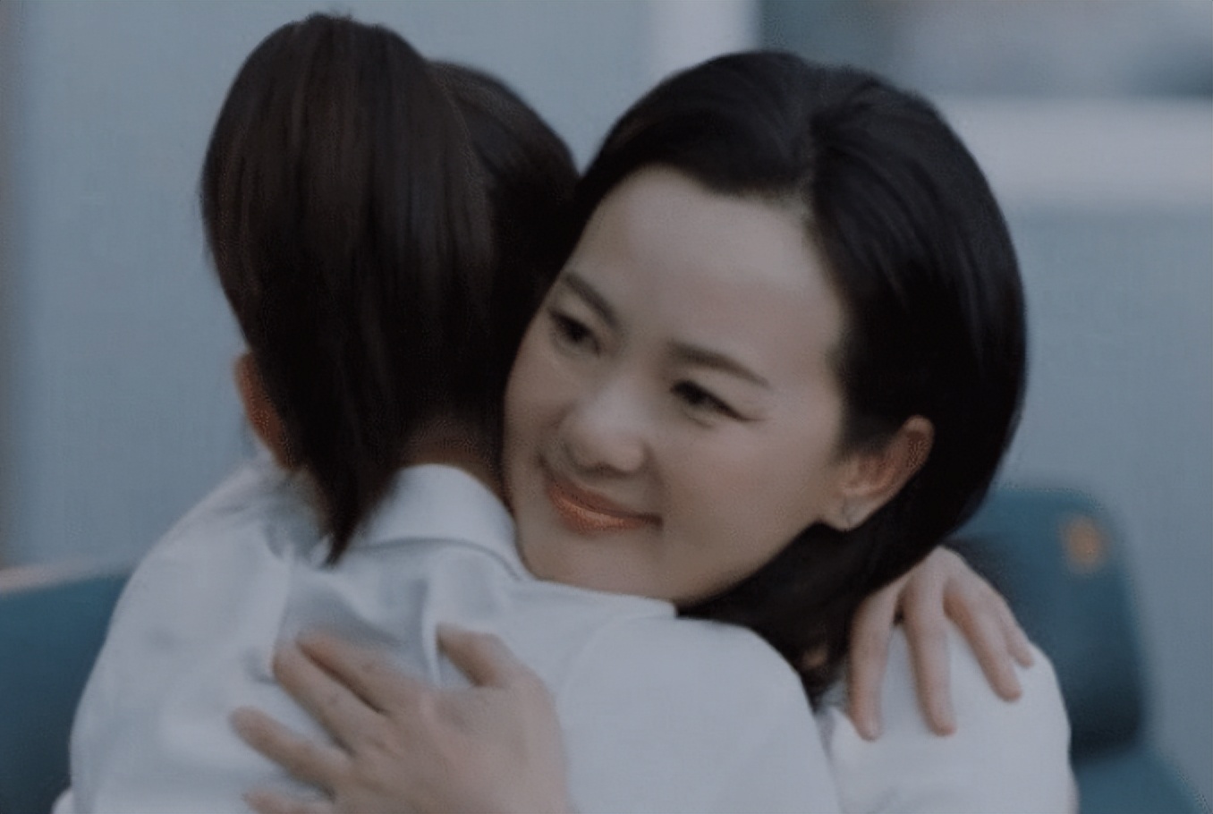 全程张不开嘴,台词硬挤,53岁咏梅带来国际影后“教科书”式演技