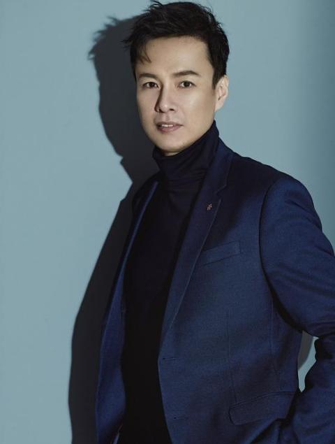 因穷被女友嫌弃，一气之下娶普通女教师的朱铁，如今过得如何了？