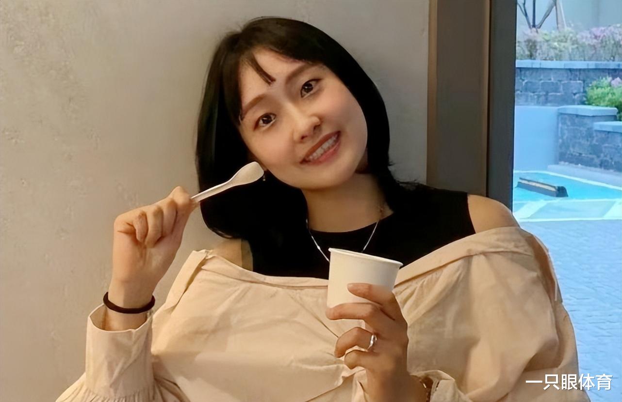 蔡侑玎晒自拍，圣诞造型好可爱！头顶小鹿角，肉丁太会卖萌了