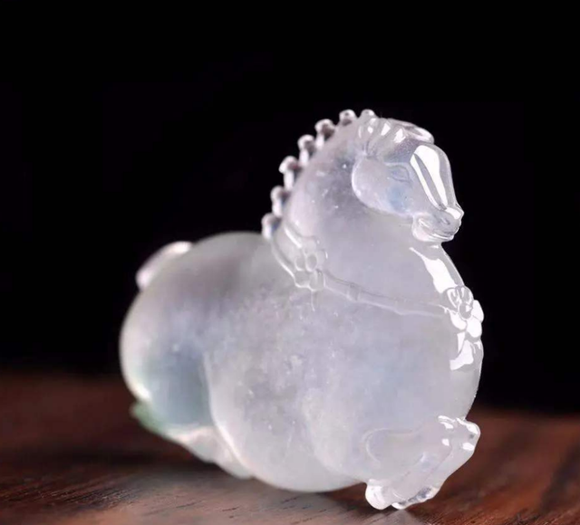 冰种翡翠|冰种翡翠也有棉絮,为什么还那么受欢迎?