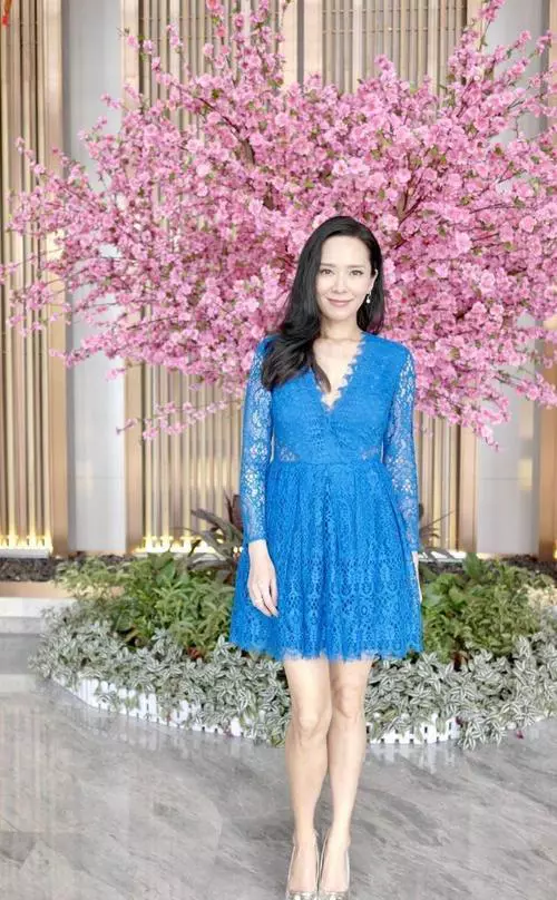 12年前，那个倒贴3套房嫁到河南农村的混血港姐郭羡妮，怎样了？