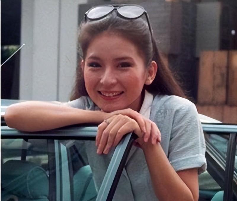 65岁天后至今未嫁,无性无爱,与青灯古佛相伴,被母亲毁掉一生