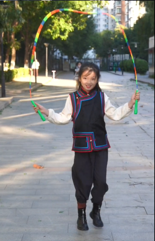 童星阿拉蕾：4岁出道年收入百万，自称要赚钱养弟弟，现状如何？