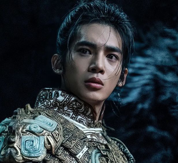 于适迪奥生图曝光！眼睫毛蹭到粉底还龅牙，鼻尖分层被嘲假体明显