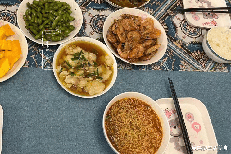 |一家三口的午餐,我做了5个菜,老公骂我不买菜,不想吃饭想吃面!