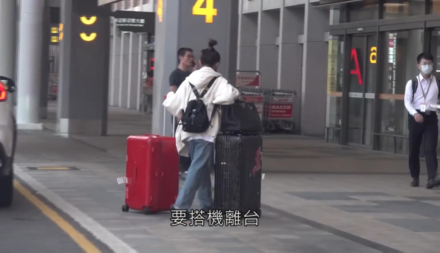 王大陆蔡卓宜没分手,男方开豪车载女友外出,直到深夜才返回旧宅