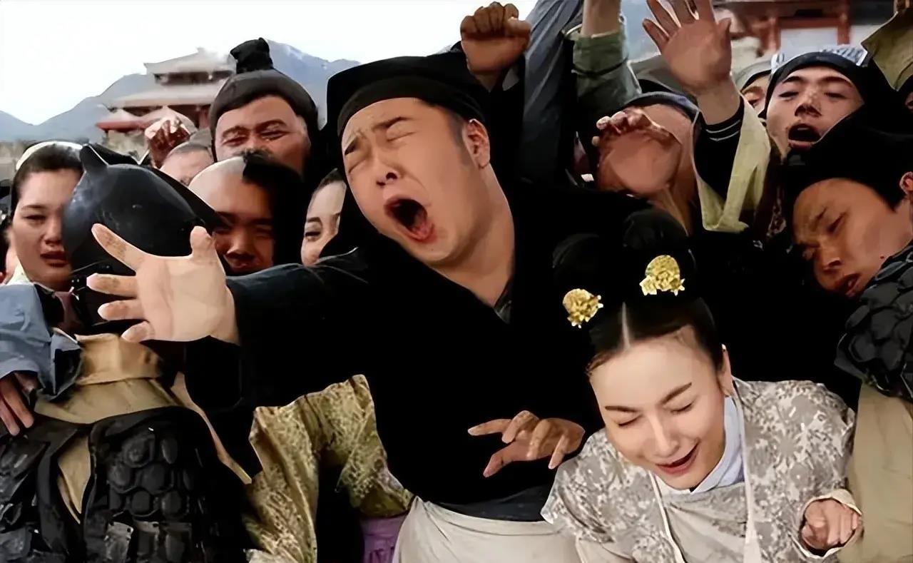 某女明星片场耍大牌！40多度让群演干等晕倒，态度恶劣驱赶学生！