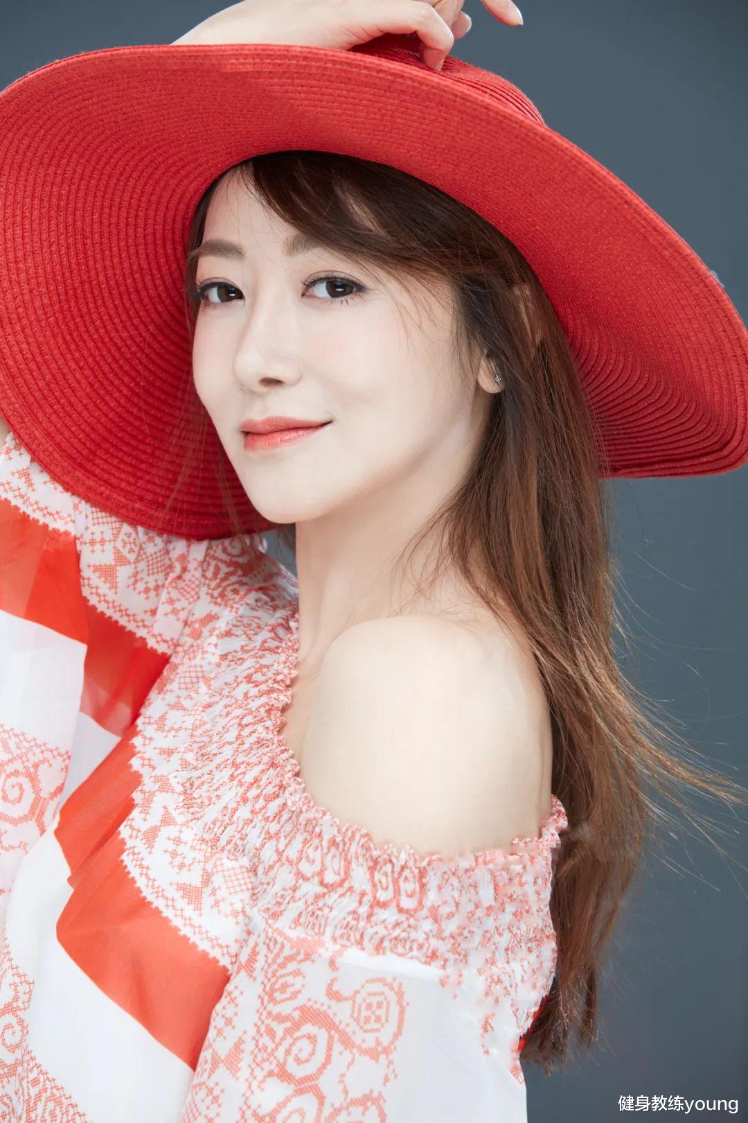 48岁陈紫涵保养有妙招,皮肤依旧白皙,分享5个冻龄秘籍