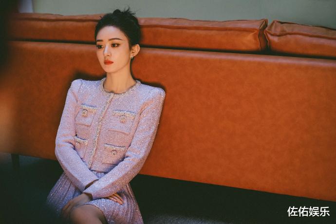 赵丽颖|赵丽颖工作室晒照遭吐槽,再晒美照清纯温柔,五官精致如初恋