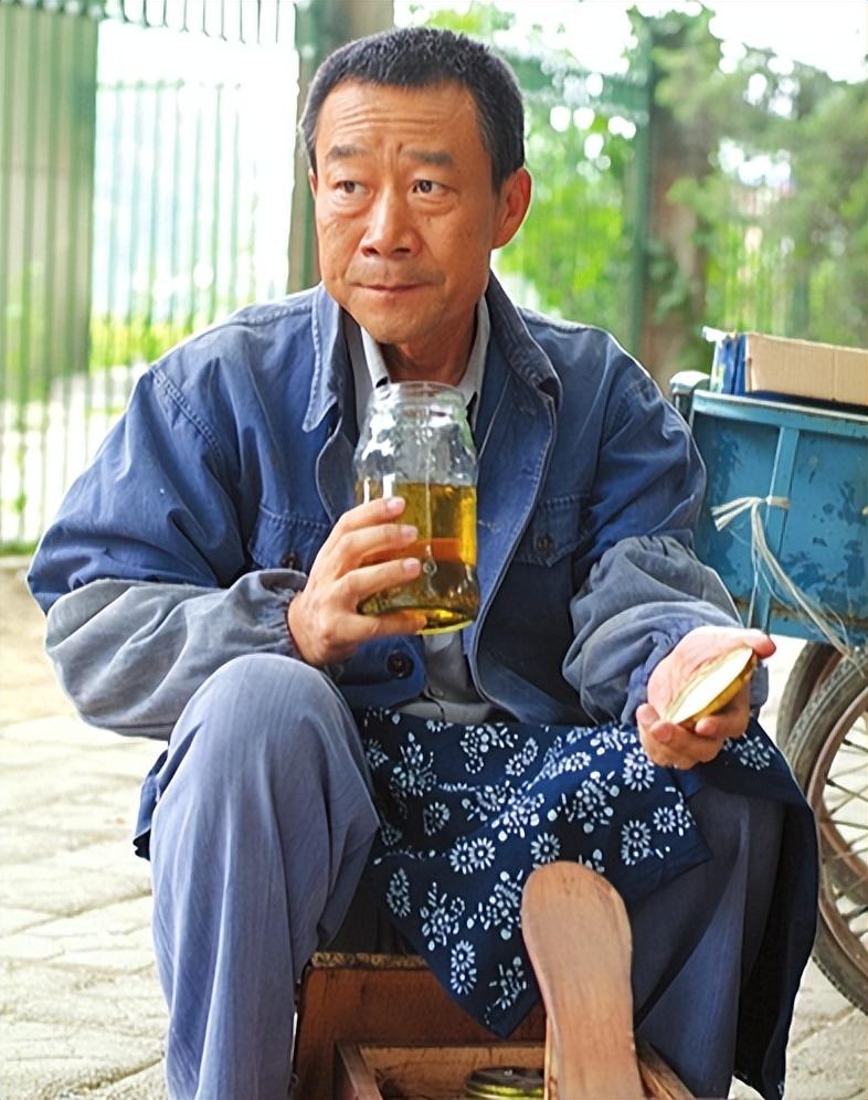 2023年,轮到老艺术家李雪健塌房了