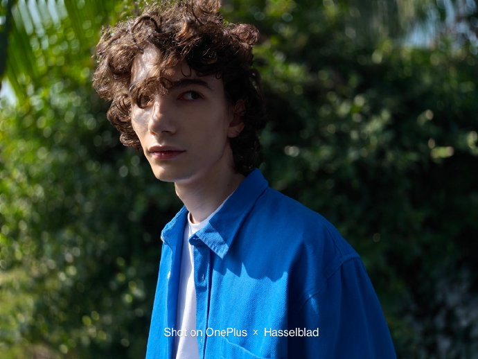 小米科技|春节假期如果要出门拍照你们会带什么手机呢？是小米12SU还是iPhone ?