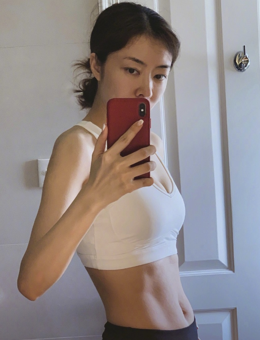 熊黛林|熊黛林晒自拍被吐槽沧桑,本尊霸气回应“我最美”,生双胞胎后瘦出马甲线