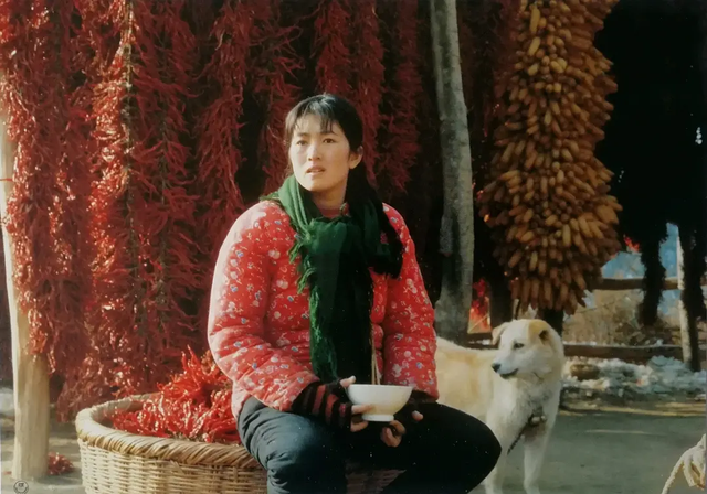 李沁|《人生之路》:黑瘦干瘪却要演“村花”,谁的审美出了问题?