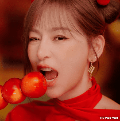 王心凌国风旗袍太美了,吃透浪姐红利,40岁生日当天发新歌