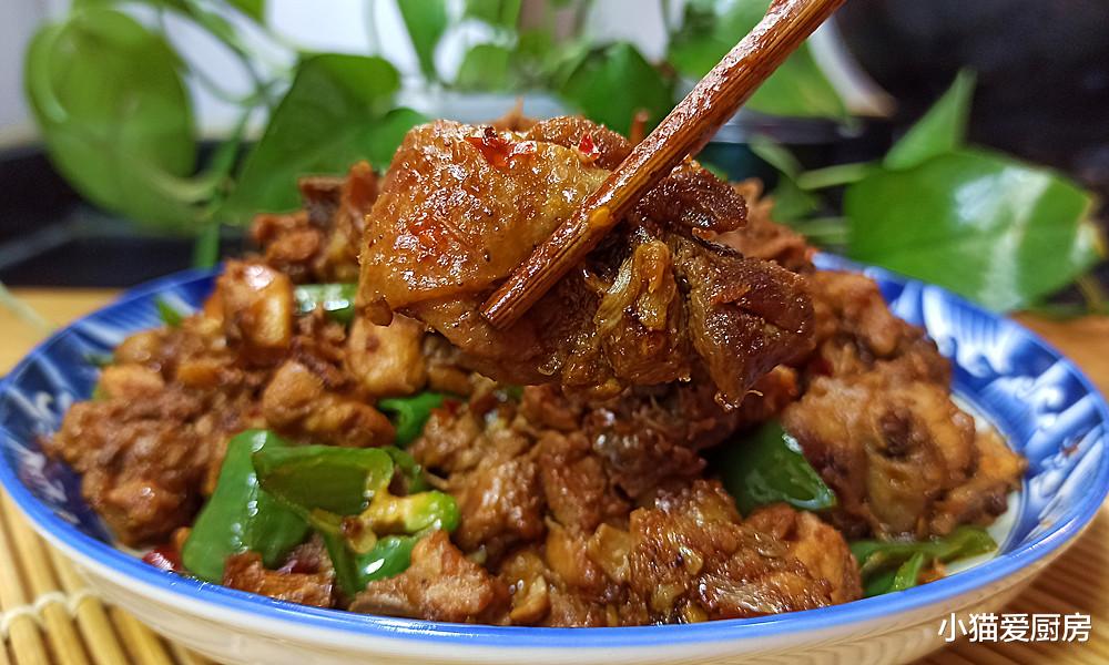 面条|鸡肉别只会红烧,尝尝这道姜油炒鸡,香气浓郁不油腻,做法还简单