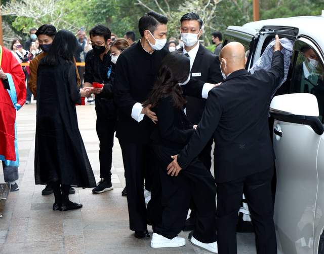 刘德华亡父出殡,全家24位成员详情曝光,华仔全程保护害羞女儿