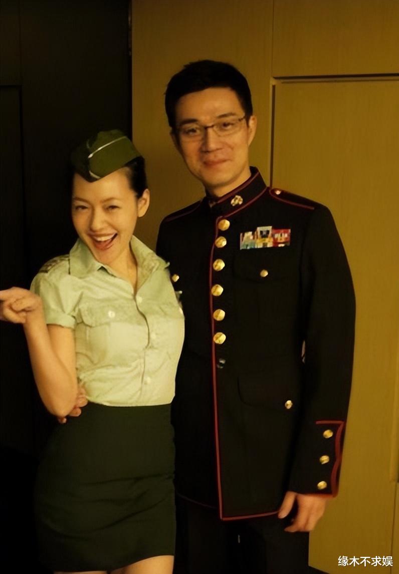 小S大女儿庆父亲节,53岁许雅钧打扮浮夸,私生子越长越像他!