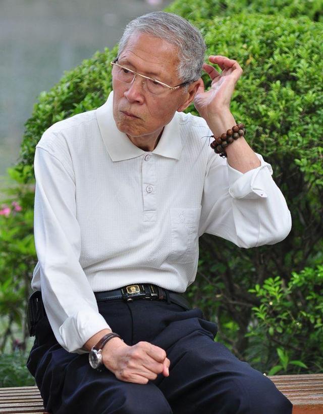 卡路里 六七十岁男人，留“黑发”还是“白发”？看素人就知道，差别太大