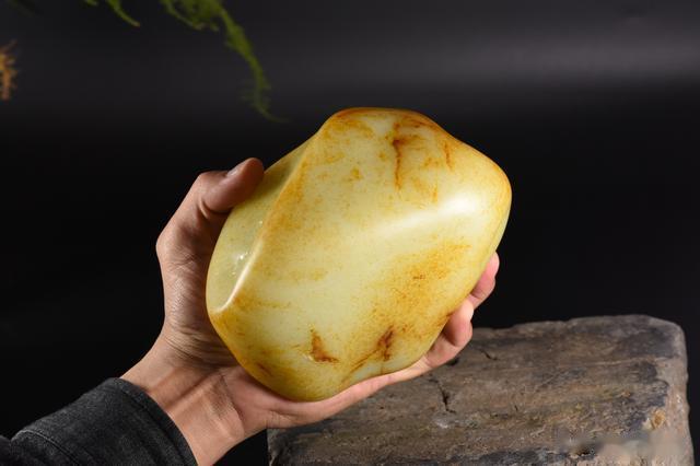 |500万以上的和田玉籽料长什么样？