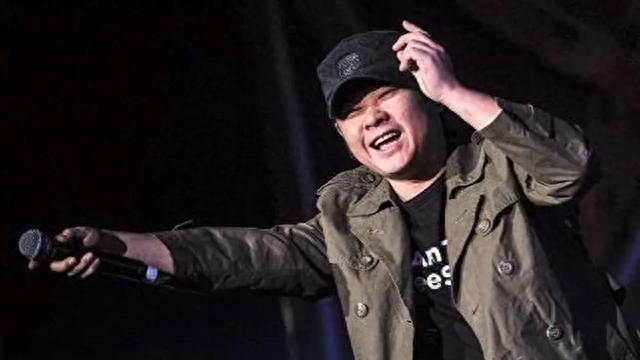 刀郎离婚30年,前妻含泪自述:他住豪宅,我却一无所有