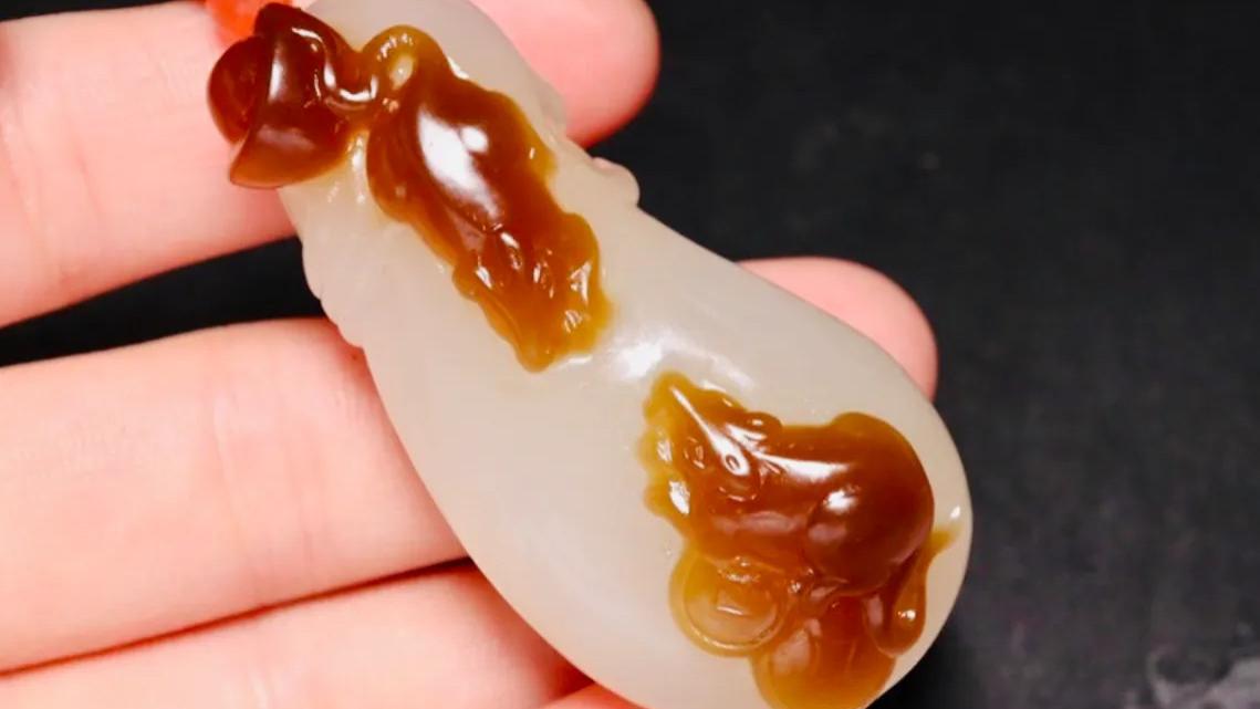 |从瑕疵变亮点的“代代数钱”！看和田玉糖白料如何逆风翻盘？