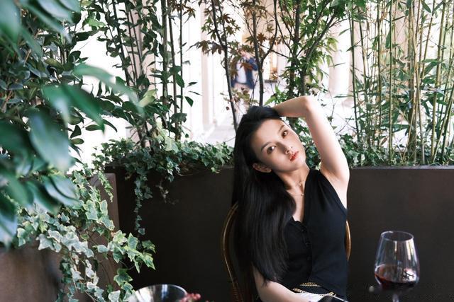 网传宋祖儿被实名举报偷税4500万,前经纪公司否认内部员工举报:此前该艺人将财务资料拿走,自行管理