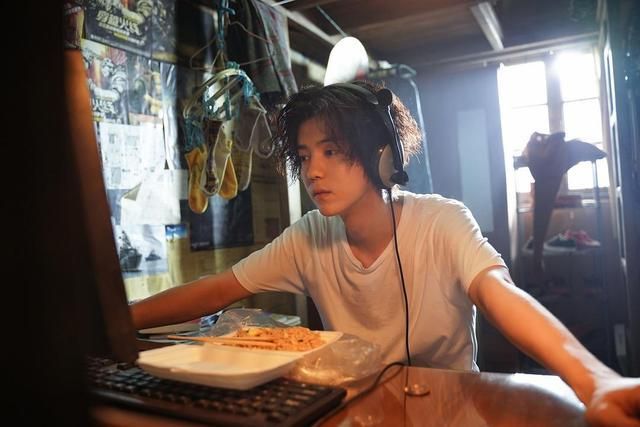 关晓彤|关晓彤官宣:爱了三年,好可惜!