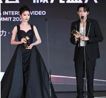 檀健次在毛晓彤家自拍？俩人颜值配一脸，以舞会友舞出新火花