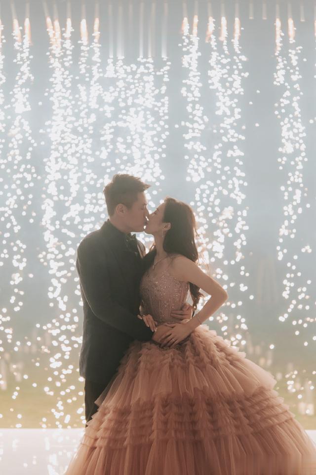 TVB艺人、《新闻女王》徐晓薇扮演者何依婷晒婚礼美照