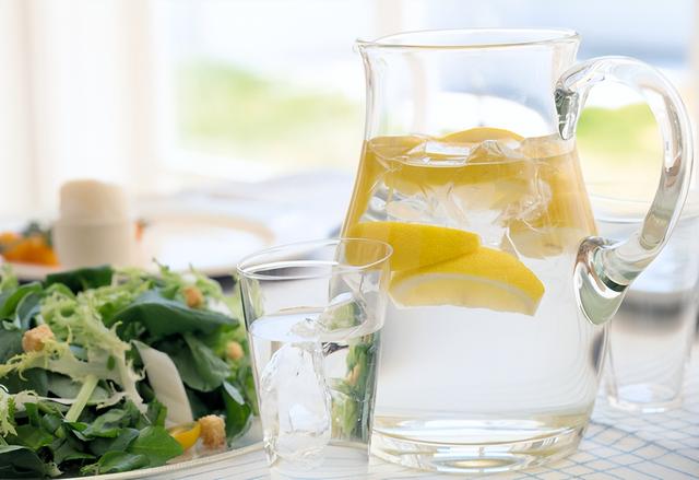 田曦薇 柠檬能杀死12种癌,比化疗强一万倍?喝柠檬水能抗癌?告诉你真相