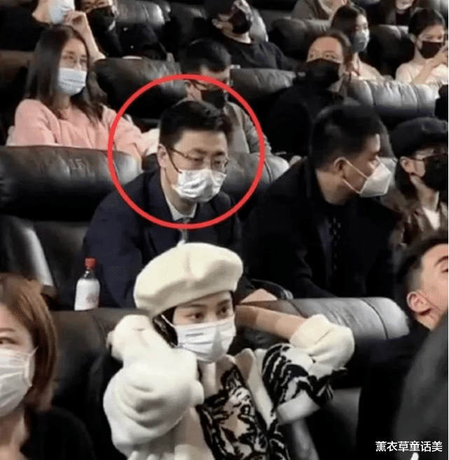 范冰冰|范冰冰罕见秀恩爱,和男友海边亲密拍照,男方颜值抢镜身份不一般