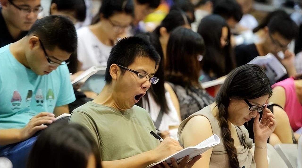 |专科生“喜出望外”，或将在2023年迎来新政策，学生开心不已！