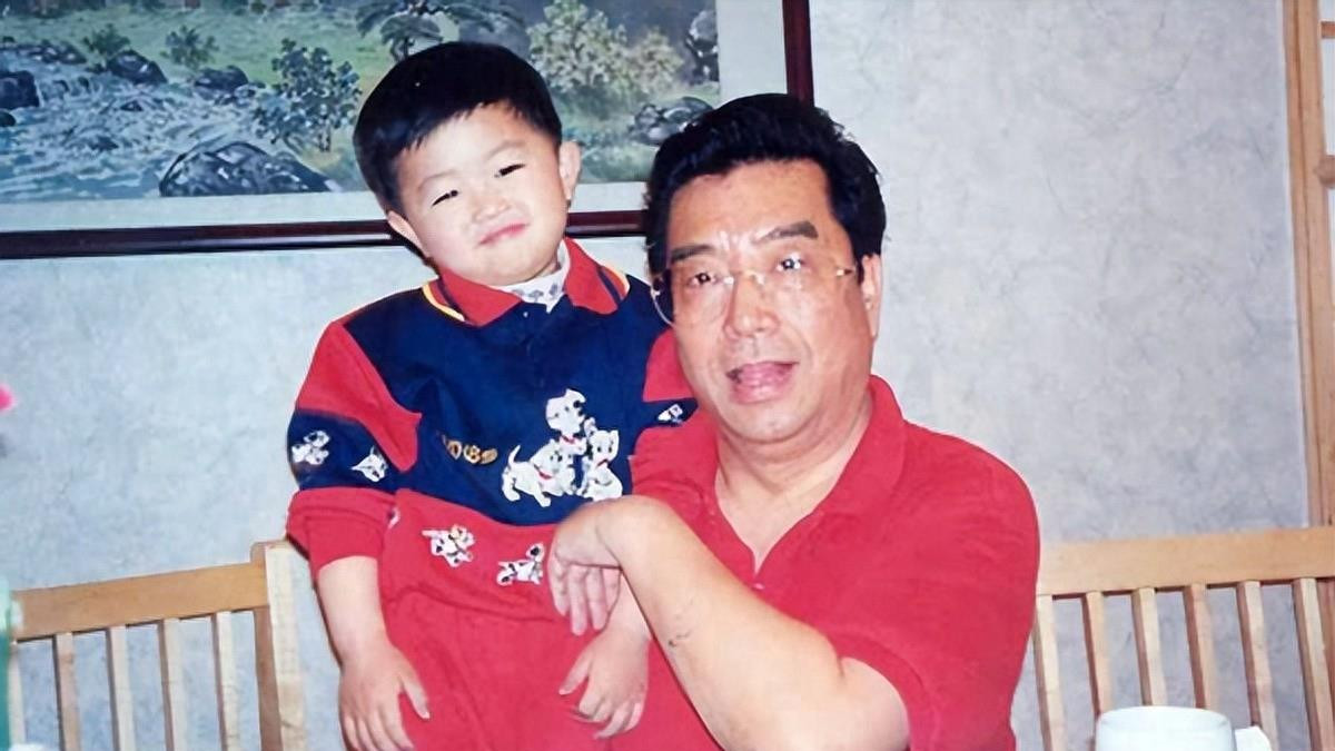 应收回军籍的3位明星，敛财无底线一个比一个丢脸，不配拥有这身份