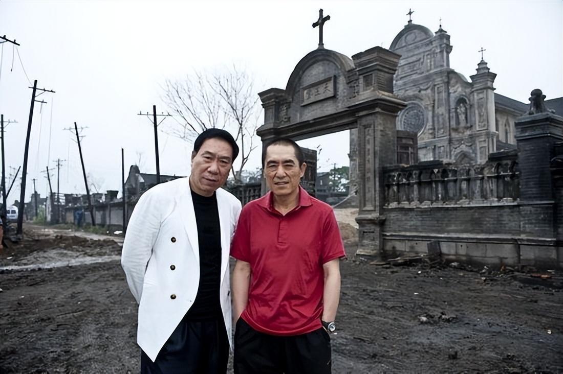 “一代国师”张艺谋:跌落神坛,晚节不保,文艺人设竟然都是伪装